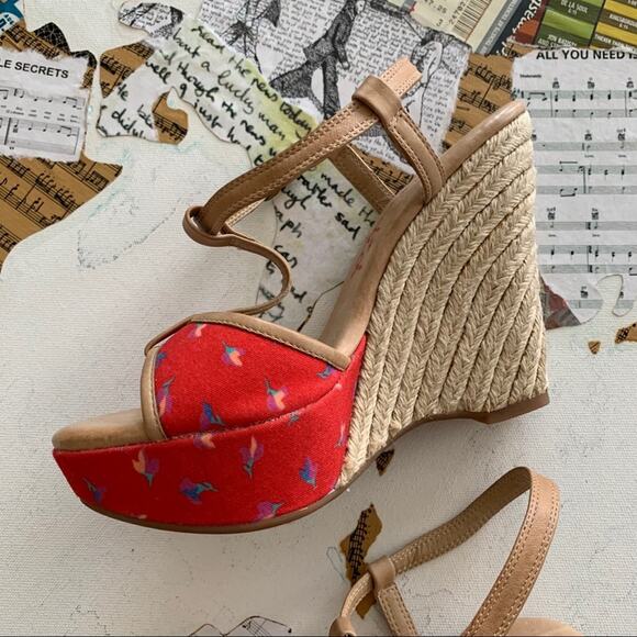 Splendid | Luau Fiesta Red Floral Wedge Sandals Size 6 - Picture 5 of 8